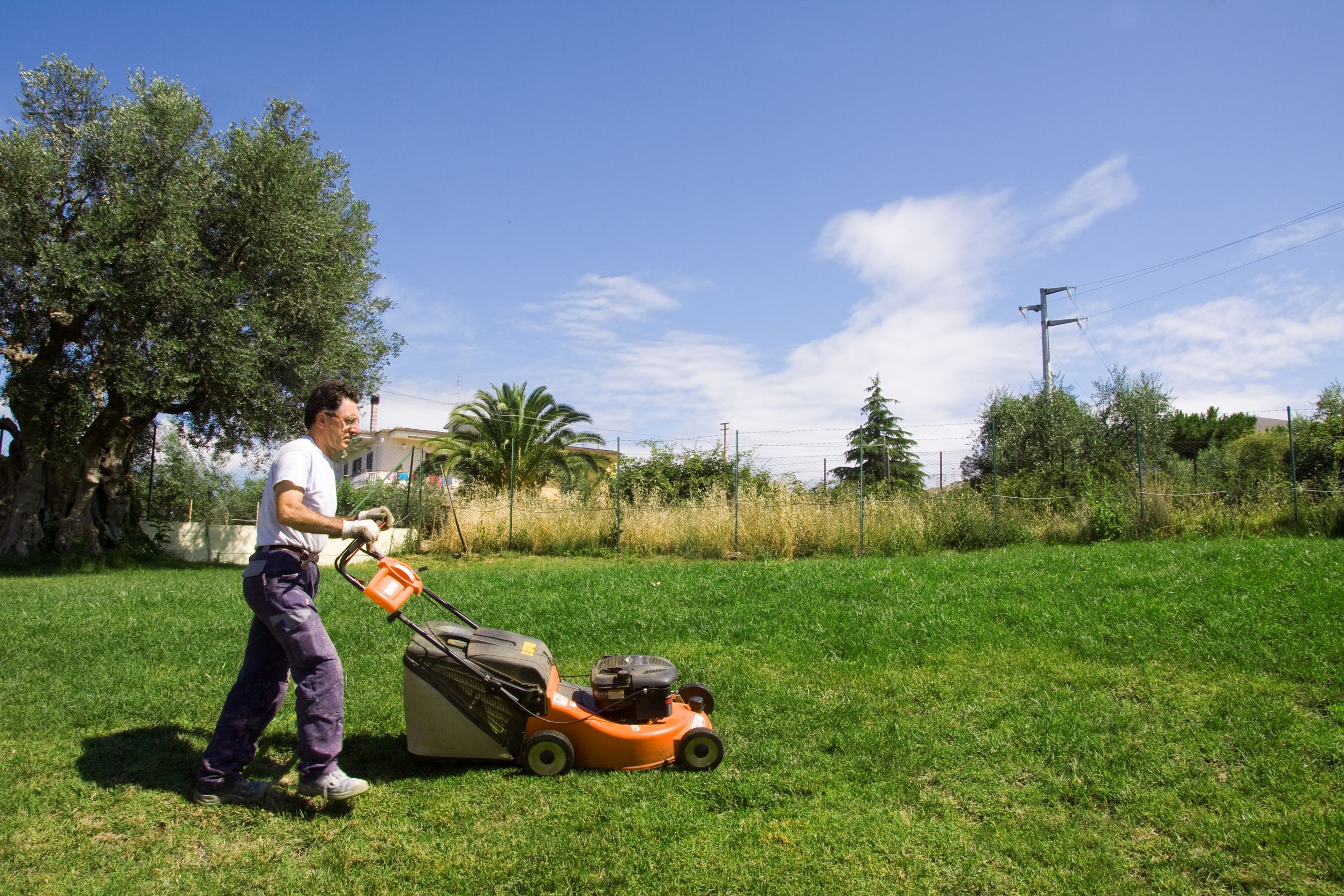 PrairieCoast Equipment Sells Lawn Mowers In Kelowna