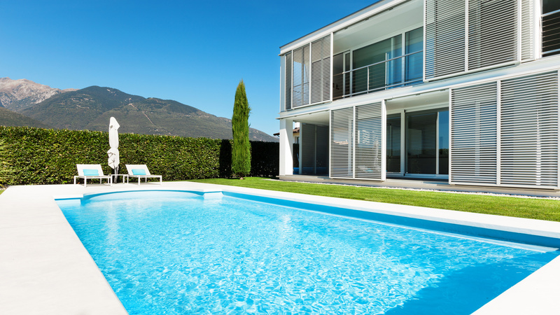 Hire Professional Pool Contractors in Huntington Beach